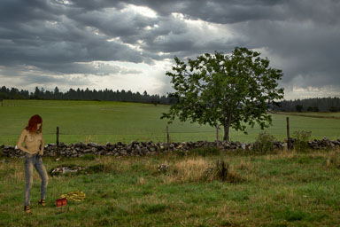 09-Dans-la-prairie,-pluie-légère,-s'habillant-ou-se-déshabillant,-_DSC0516.jpg